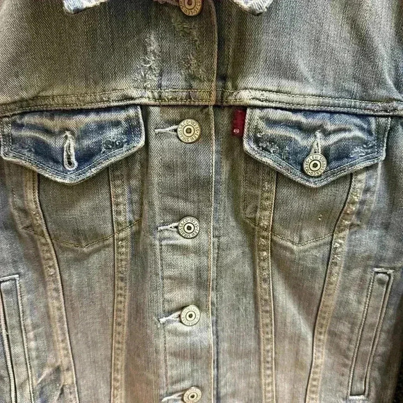 Levi’s Light Wash Denim Jacket Small - Picture 5 of 5